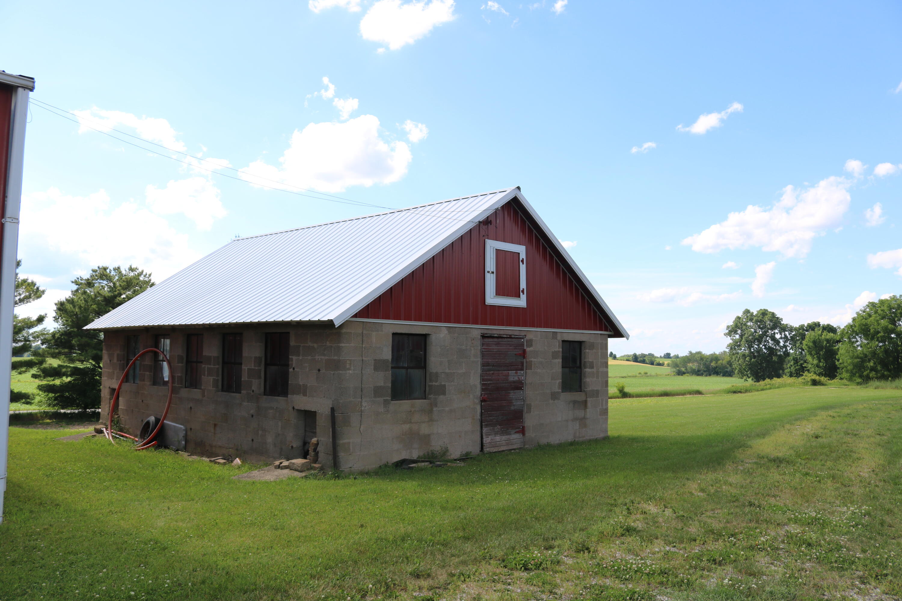 N562 Hancock Road Emmet, WI 53098 - Photo 25 of 28 Hog Barn