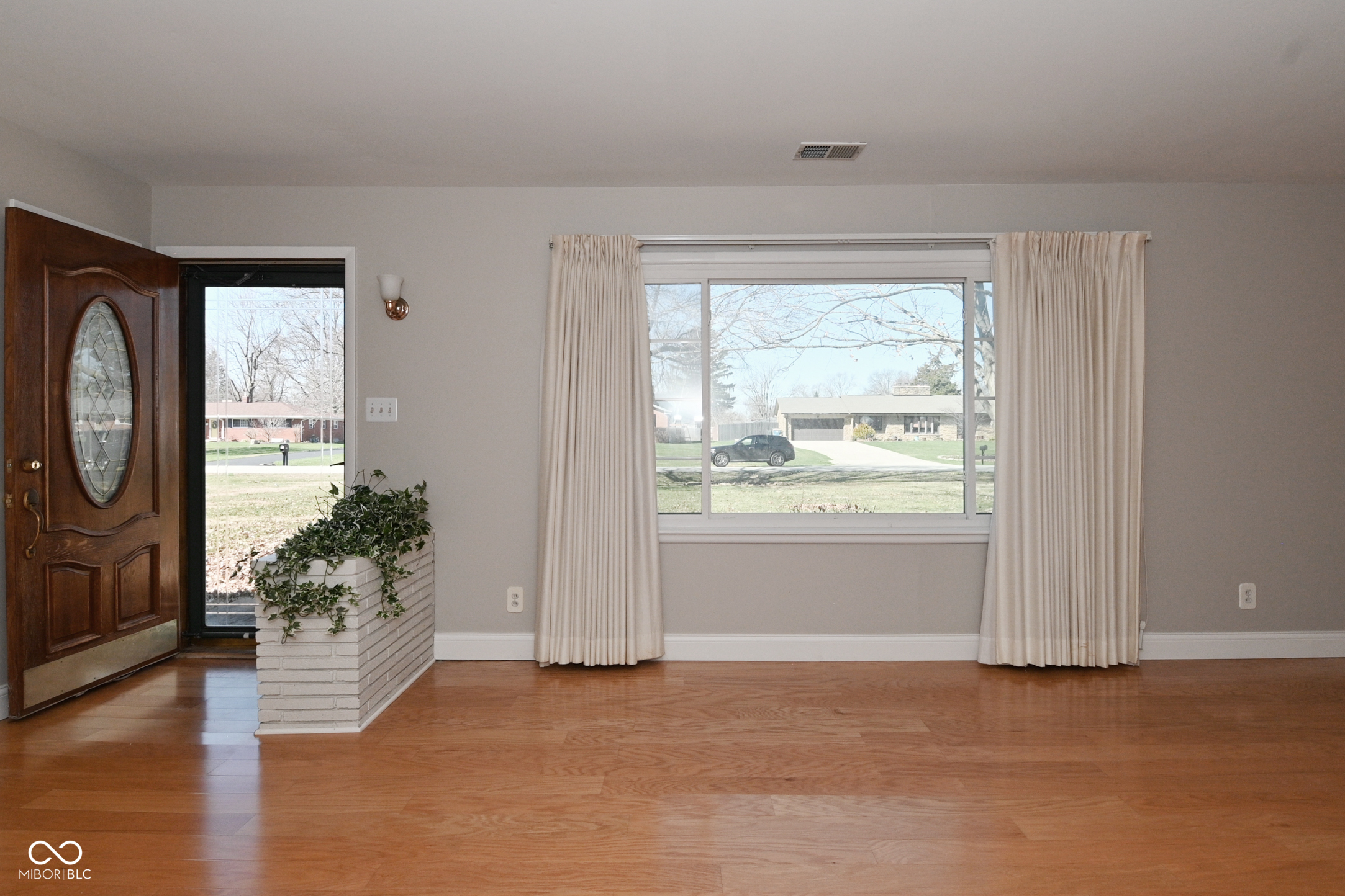 6347 Breamore Road Indianapolis, IN 46220 - Photo 6 of 43