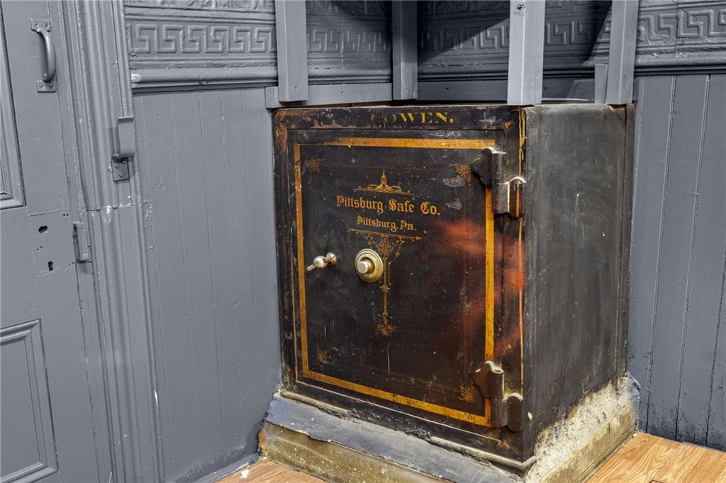 80 South 12th Street Pittsburgh, PA 15203 - Photo 11 of 43 a view of a door of the house