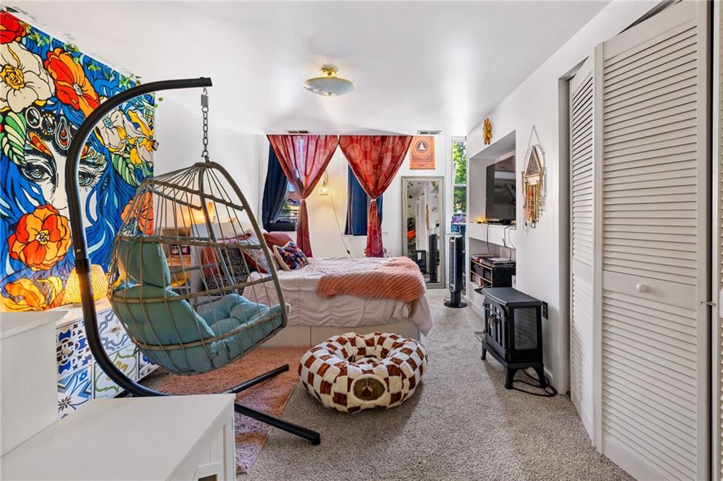 80 South 12th Street Pittsburgh, PA 15203 - Photo 16 of 43 a living room with furniture and a flat screen tv