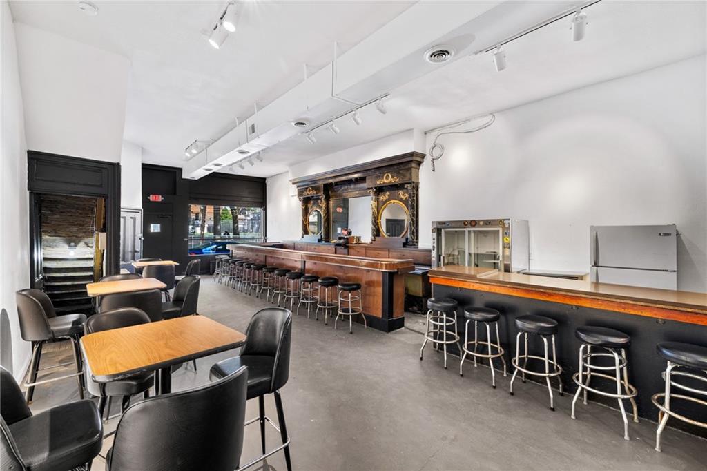 80 South 12th Street Pittsburgh, PA 15203 - Photo 5 of 43 a outdoor space with lots of furniture and appliances