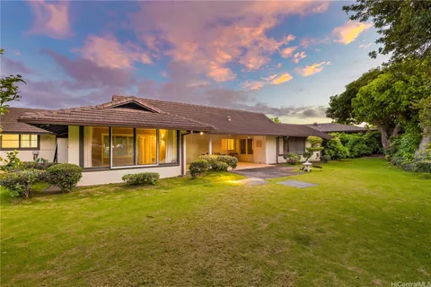 $3,155,000 | 925 Waiholo Street, Honolulu, HI 96816