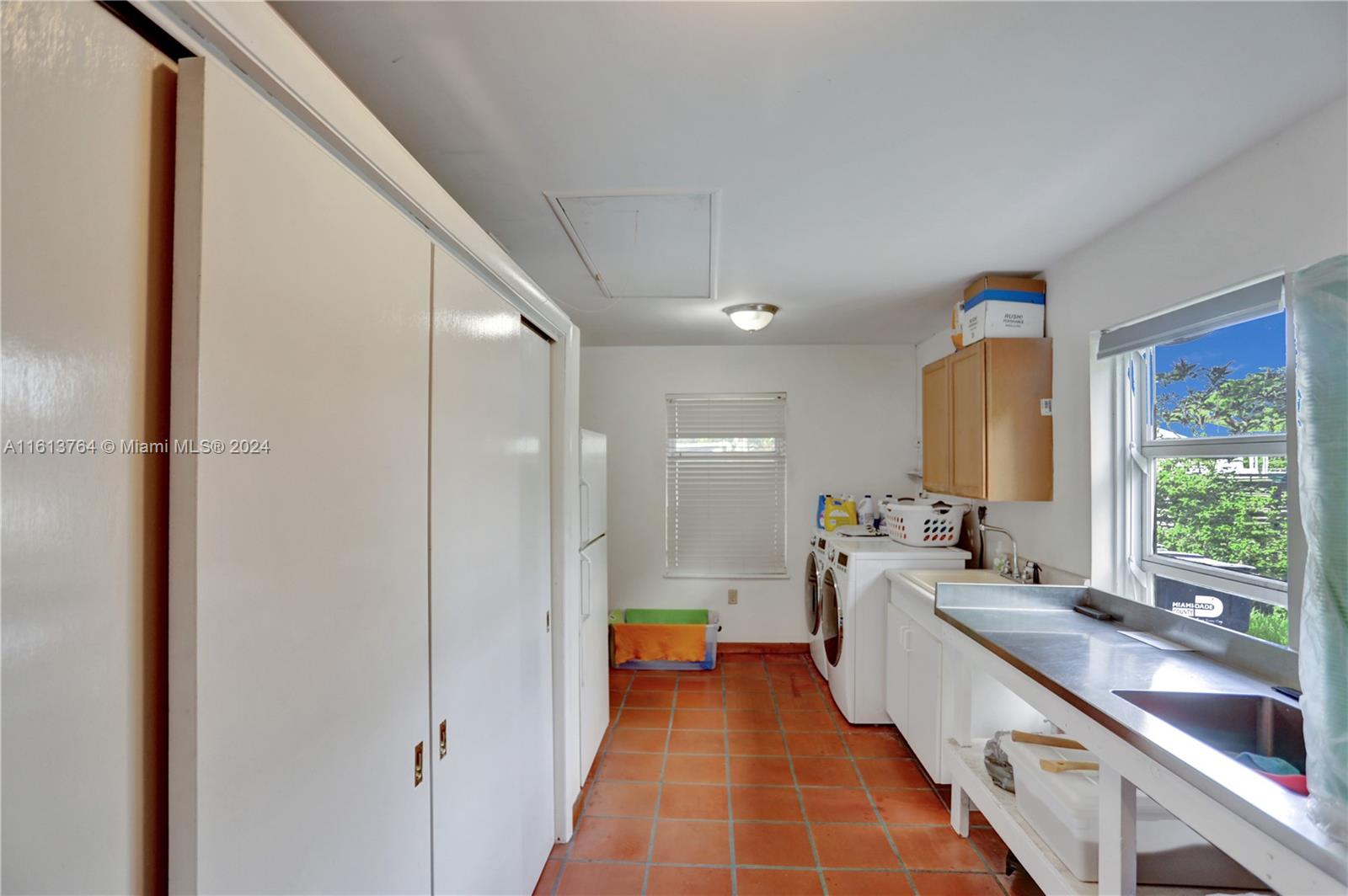 6019 Southwest 35th Street Miami, FL 33155 - Photo 13 of 25 Gallery Image 13