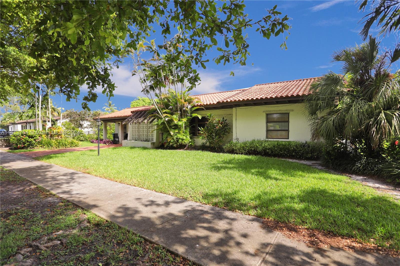6019 Southwest 35th Street Miami, FL 33155 - Photo 2 of 25 Gallery Image 2