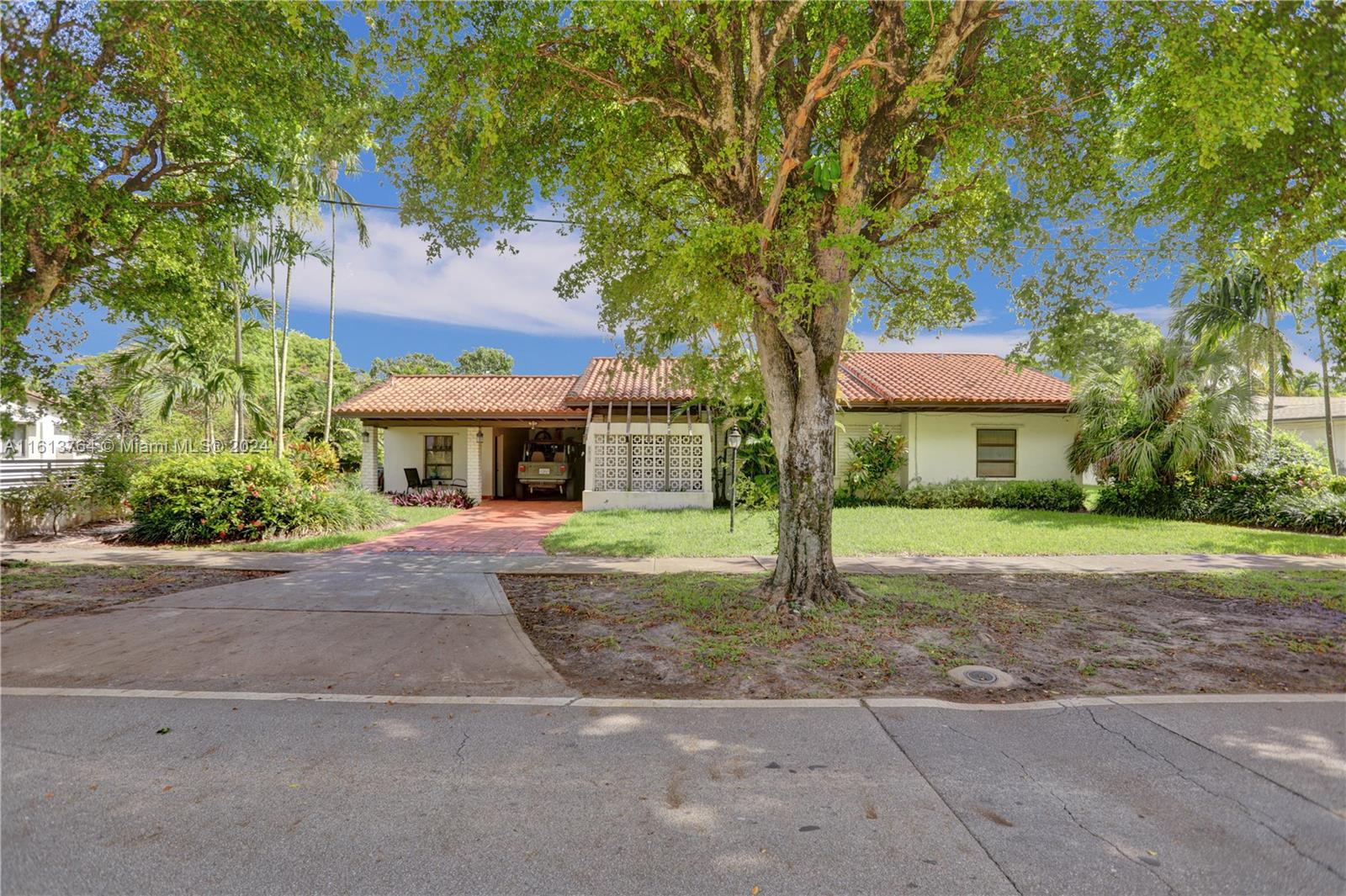 6019 Southwest 35th Street Miami, FL 33155 - Photo 3 of 25 Gallery Image 3