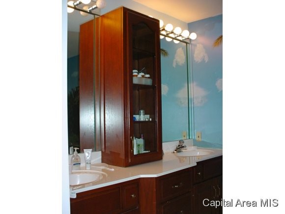 2324 Sylvan Road Springfield, IL 62704 - Photo 19 of 24 Gallery Image 19