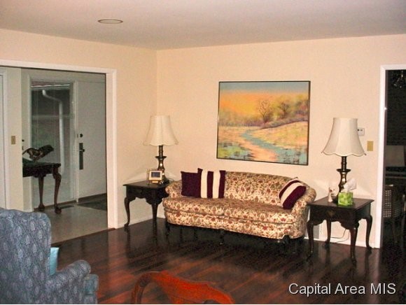 2324 Sylvan Road Springfield, IL 62704 - Photo 6 of 24 Gallery Image 6