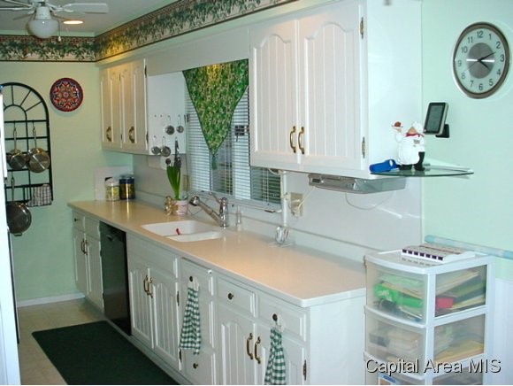 2324 Sylvan Road Springfield, IL 62704 - Photo 8 of 24 Gallery Image 8