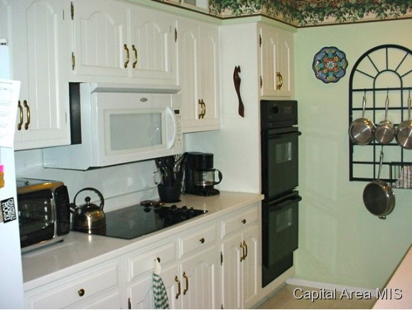2324 Sylvan Road Springfield, IL 62704 - Photo 9 of 24 Gallery Image 9