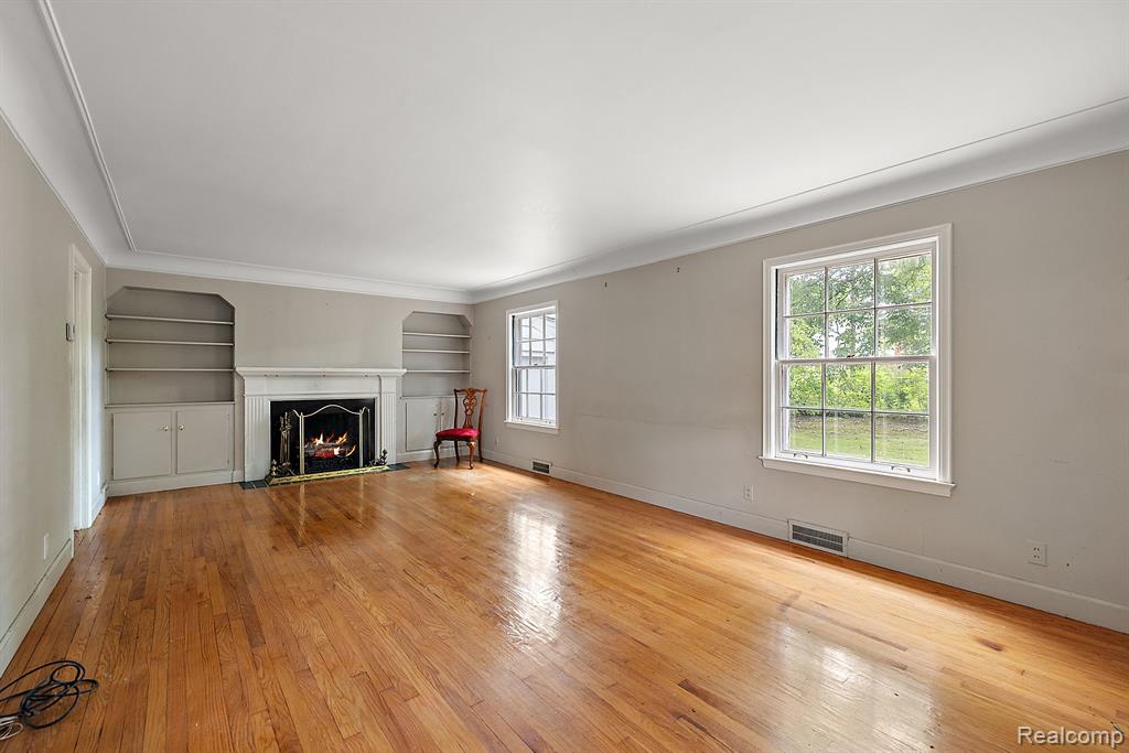 1442 Hampton Road Grosse Pointe Woods, MI 48236 - Photo 6 of 32
