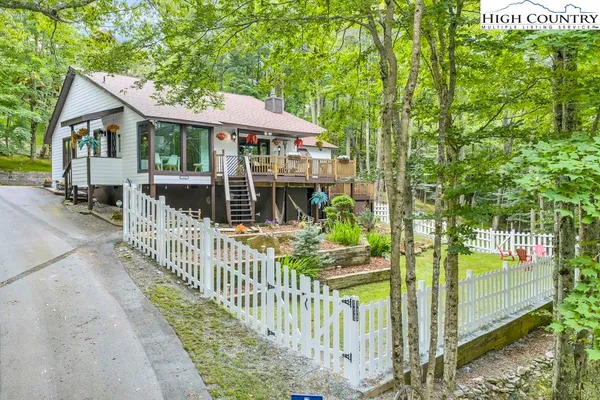 $649,000 | 111 Wintergreen Way, Beech Mountain, NC 28604