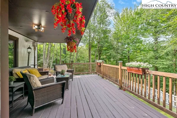 $649,000 | 111 Wintergreen Way, Beech Mountain, NC 28604