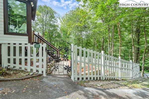 $649,000 | 111 Wintergreen Way, Beech Mountain, NC 28604