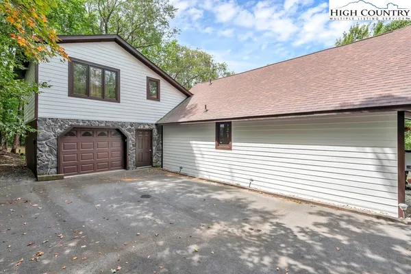 $649,000 | 111 Wintergreen Way, Beech Mountain, NC 28604