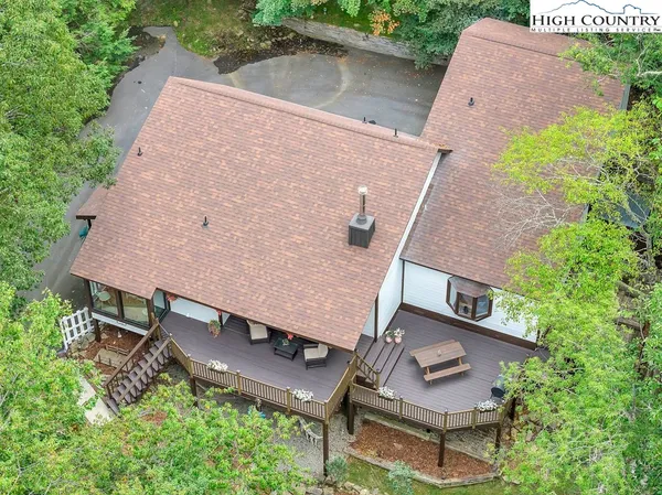 $649,000 | 111 Wintergreen Way, Beech Mountain, NC 28604
