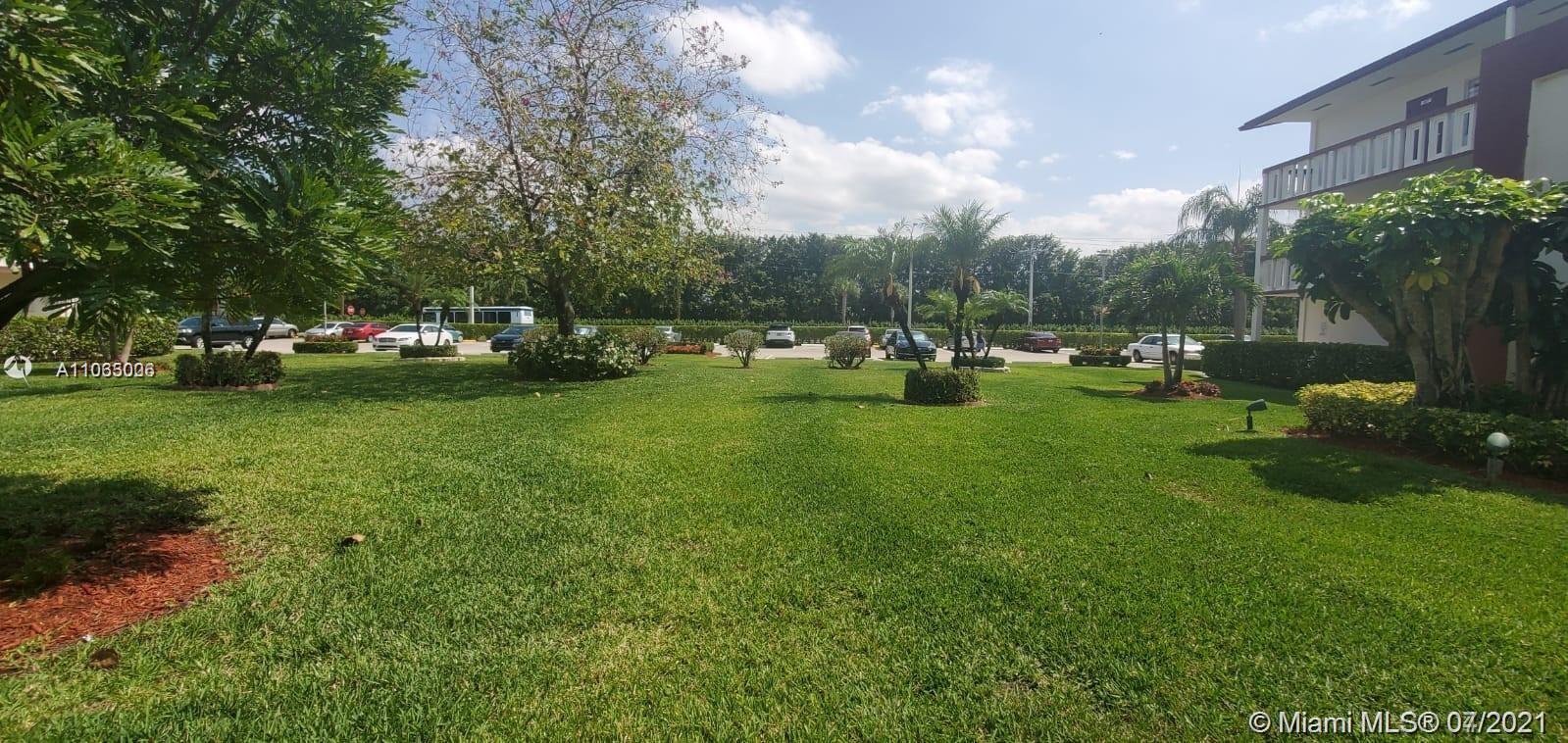 385 Fanshaw J, Unit J Boca Raton, FL 33434 - Photo 3 of 18