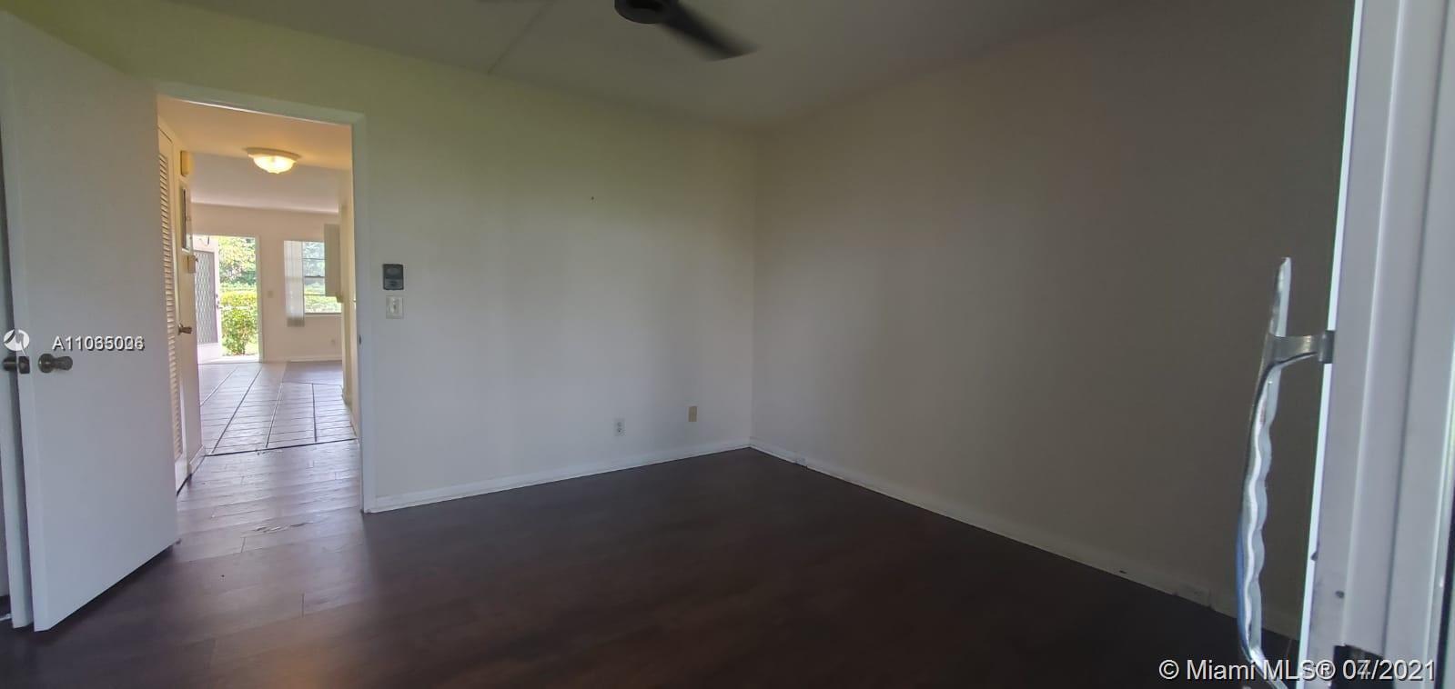 385 Fanshaw J, Unit J Boca Raton, FL 33434 - Photo 5 of 18