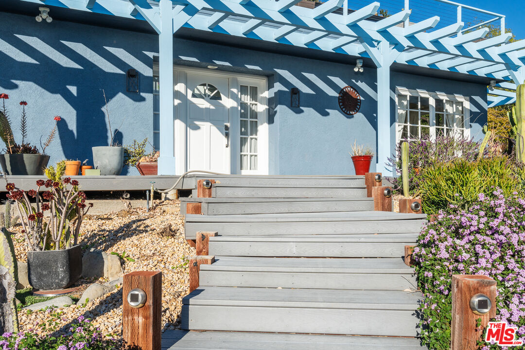 9402 Houston Road Malibu, CA 90265 - Photo 7 of 45