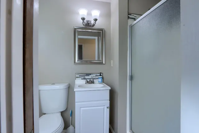 a view of a storage & utility room with washer and dryer