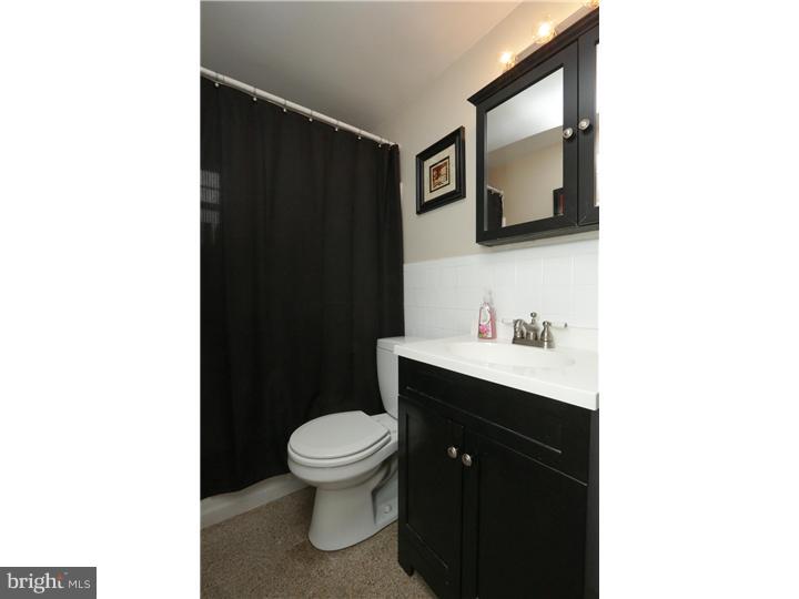568 Pedley Road Philadelphia, PA 19128 - Photo 15 of 25 Bathroom