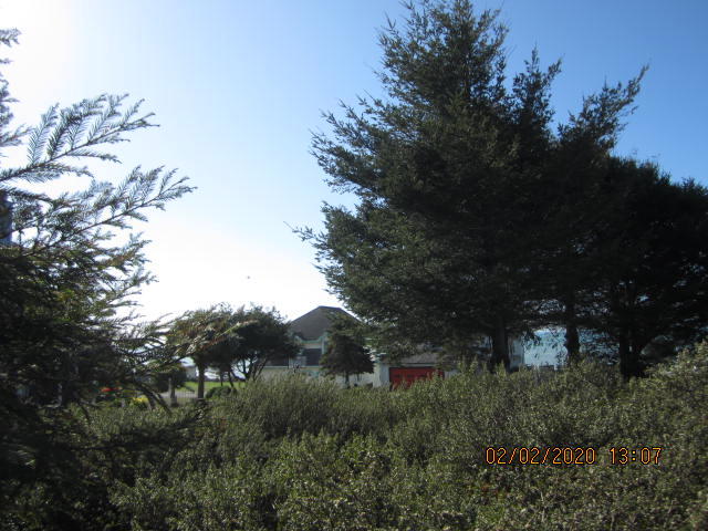 186 Sea View Road Shelter Cove, CA 95589 - Photo 14 of 18 view from R rear