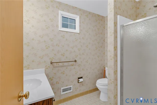 a view of a room with closet and wooden floor