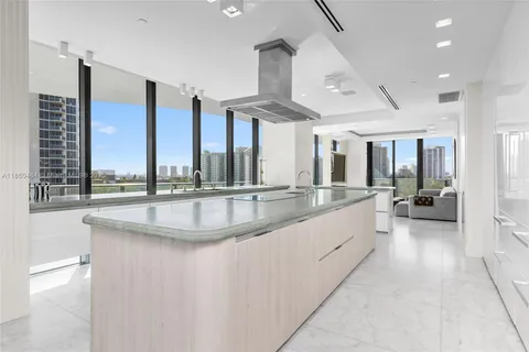 $10,750,000 | 19575 Collins Avenue, Unit 6, Sunny Isles Beach, FL 33160