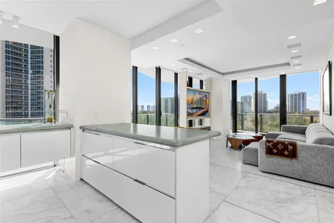 $10,750,000 | 19575 Collins Avenue, Unit 6, Sunny Isles Beach, FL 33160