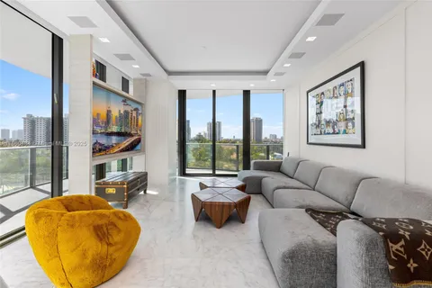 $10,750,000 | 19575 Collins Avenue, Unit 6, Sunny Isles Beach, FL 33160