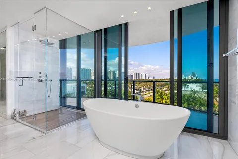 $10,750,000 | 19575 Collins Avenue, Unit 6, Sunny Isles Beach, FL 33160