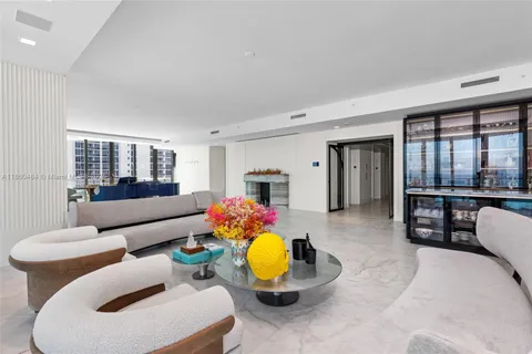 $10,750,000 | 19575 Collins Avenue, Unit 6, Sunny Isles Beach, FL 33160