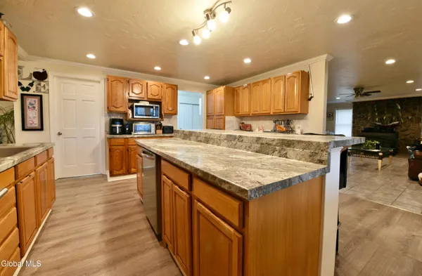 $1,200,000 | 454-456 Vliet St Extension, Colonie, NY 12047