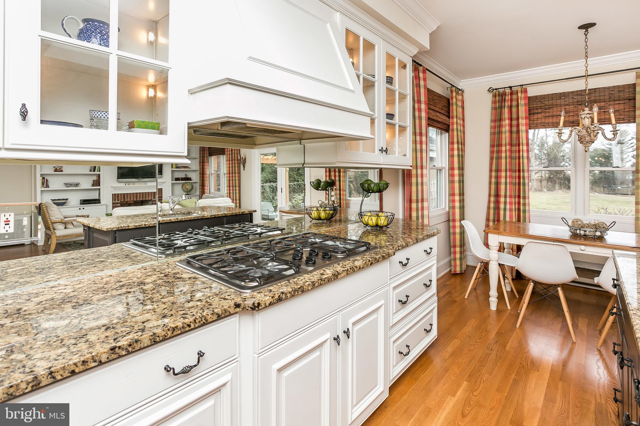 6407 Pinehurst Road Baltimore, MD 21212 - Photo 14 of 50 Check out these lighted cabinets
