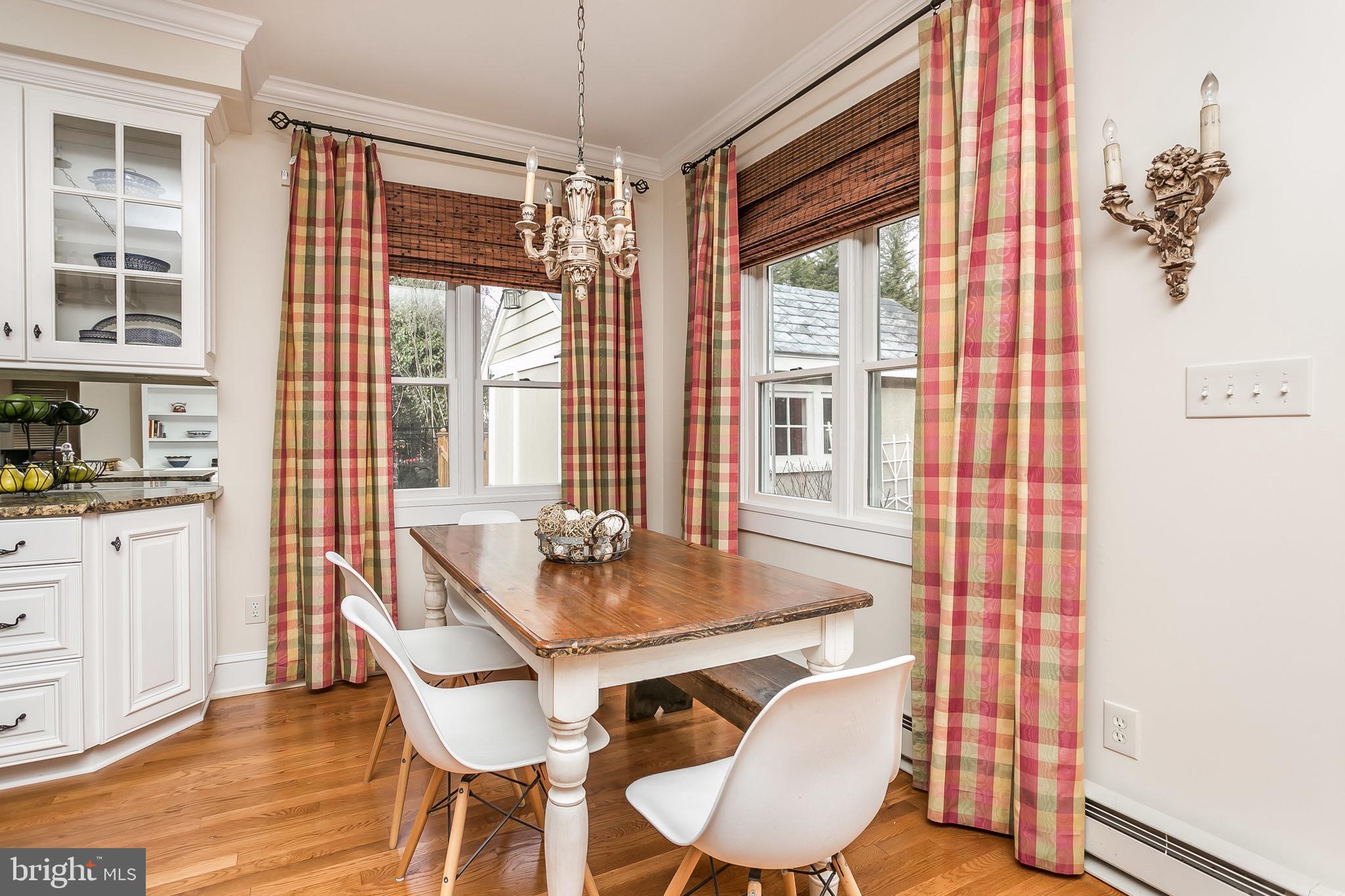 6407 Pinehurst Road Baltimore, MD 21212 - Photo 15 of 50 Room for a large table in the kitchen/FR