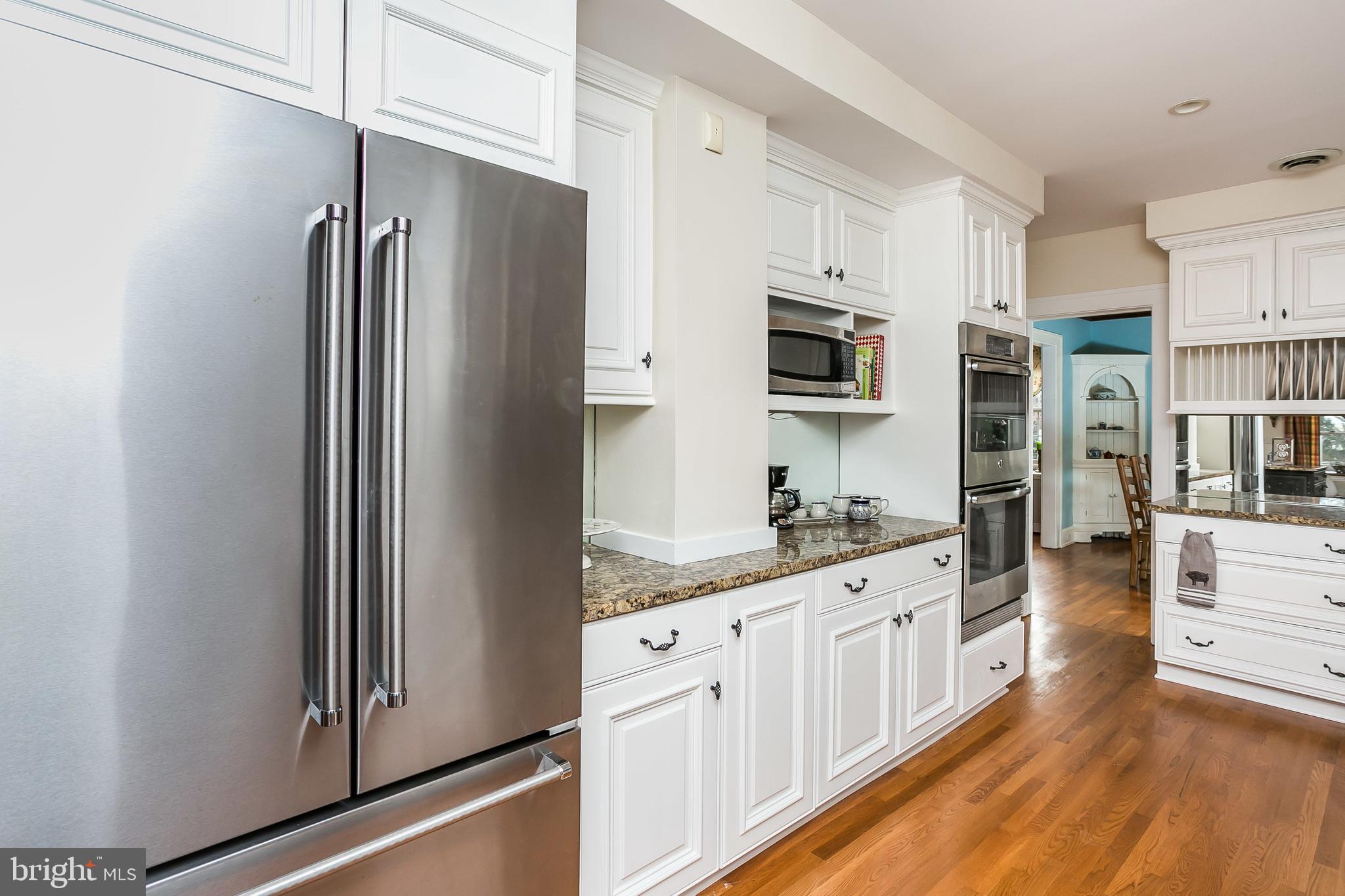 6407 Pinehurst Road Baltimore, MD 21212 - Photo 16 of 50 Stainless appliances including double wall oven