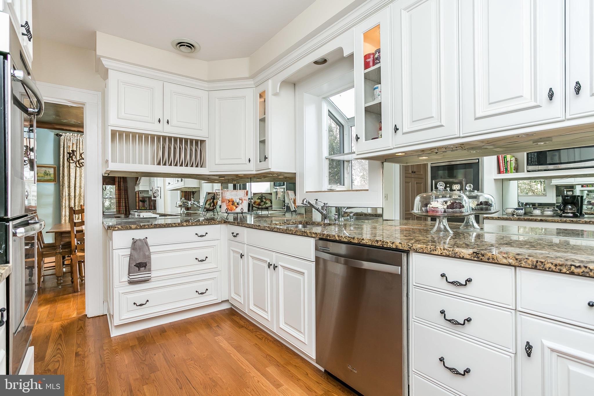 6407 Pinehurst Road Baltimore, MD 21212 - Photo 17 of 50 Granite counters, under-cabinet lighting