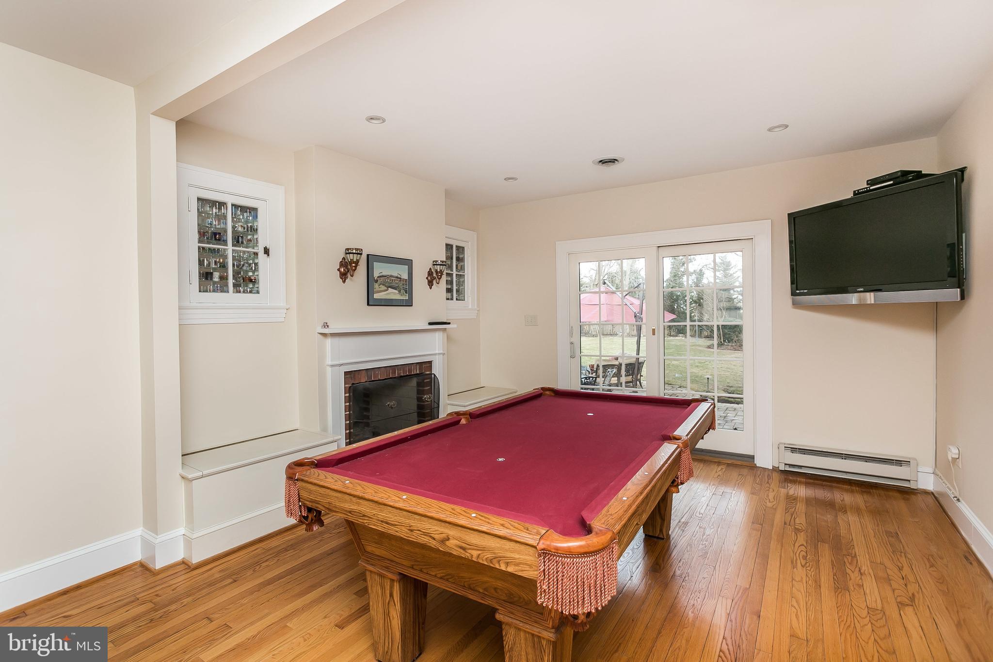 6407 Pinehurst Road Baltimore, MD 21212 - Photo 21 of 50 Double gas fireplace shared with FR