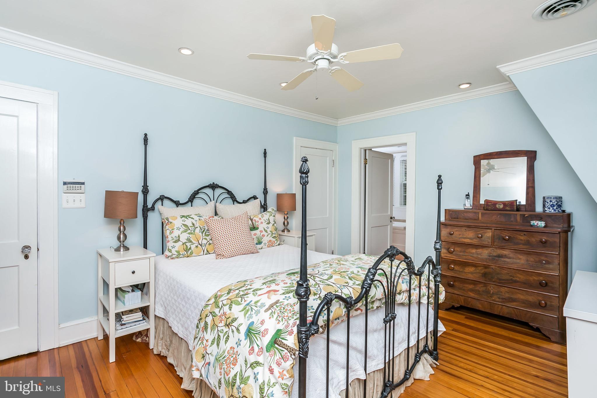 6407 Pinehurst Road Baltimore, MD 21212 - Photo 27 of 50 Master bedroom with en suite bath