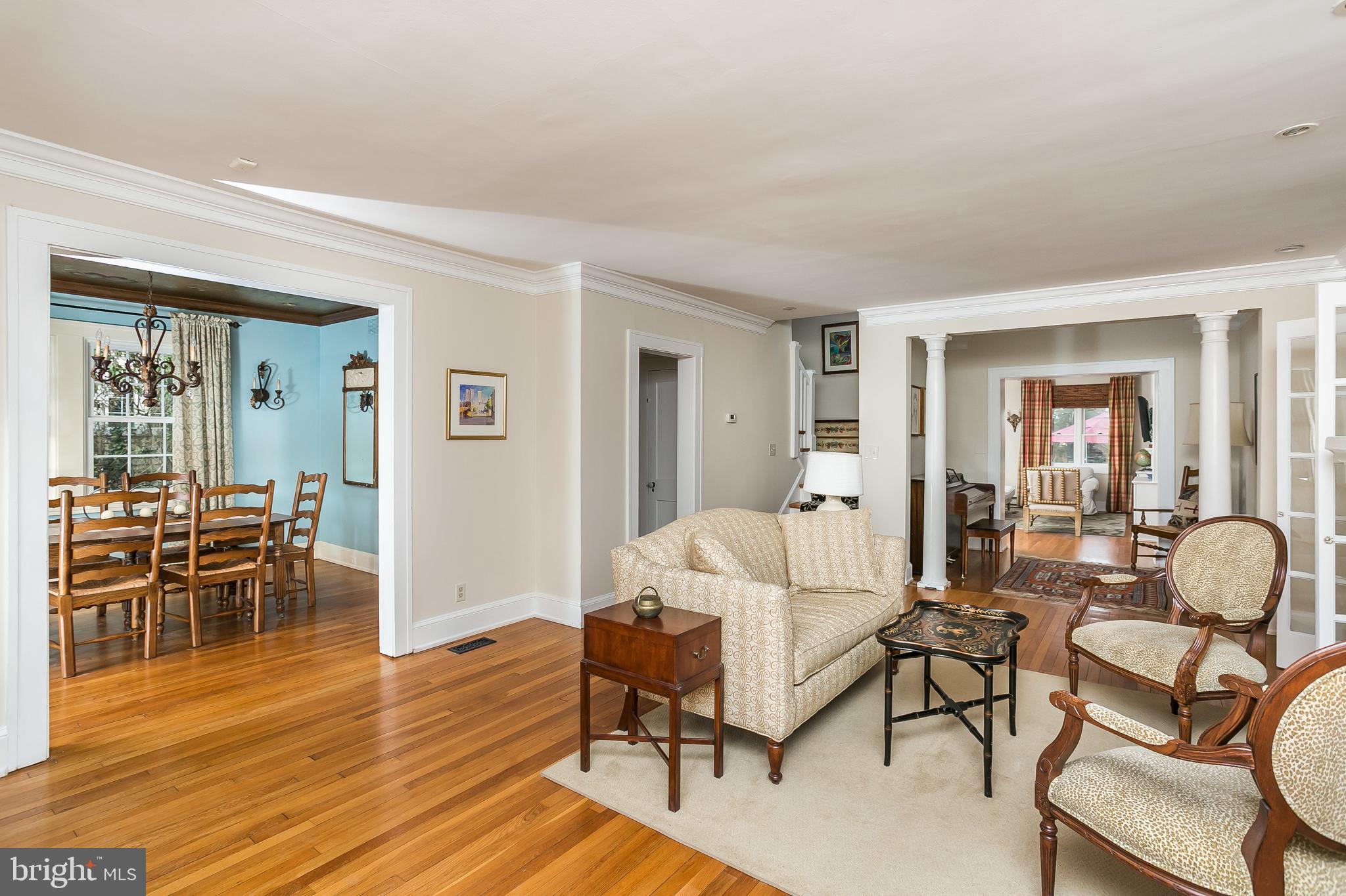 6407 Pinehurst Road Baltimore, MD 21212 - Photo 4 of 50 Large living room w/HW floors & recessed lighting