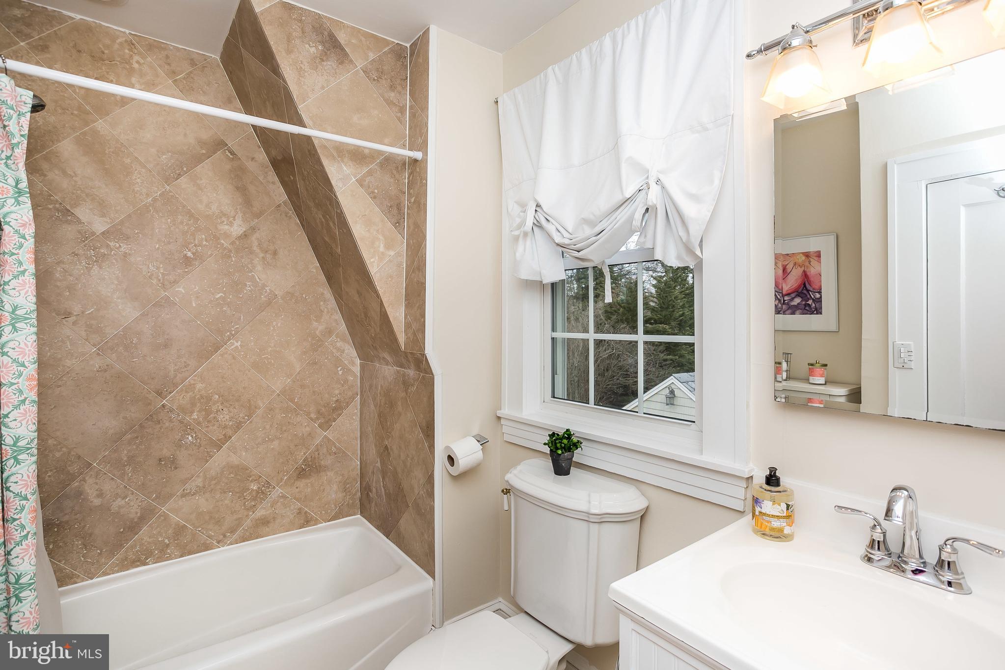 6407 Pinehurst Road Baltimore, MD 21212 - Photo 36 of 50 Shower/tub combo in hall bath