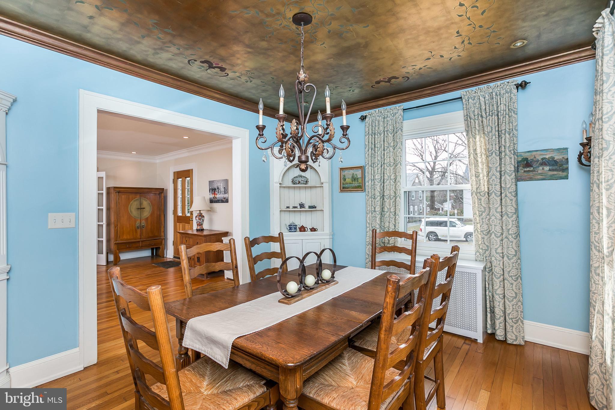6407 Pinehurst Road Baltimore, MD 21212 - Photo 7 of 50 Dining room with 2 built in china cabinets