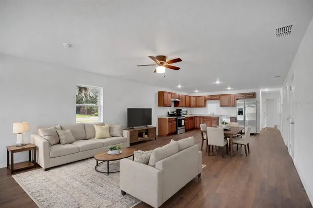 $349,000 | 776 East Broadway Street, Oviedo, FL 32765