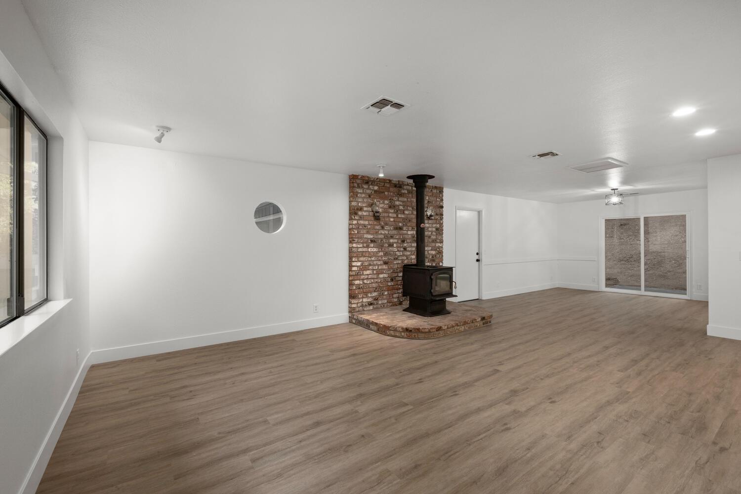 51202 Rusty Lane Oakhurst, CA 93644 - Photo 7 of 27 a view of empty room with wooden floor and fan