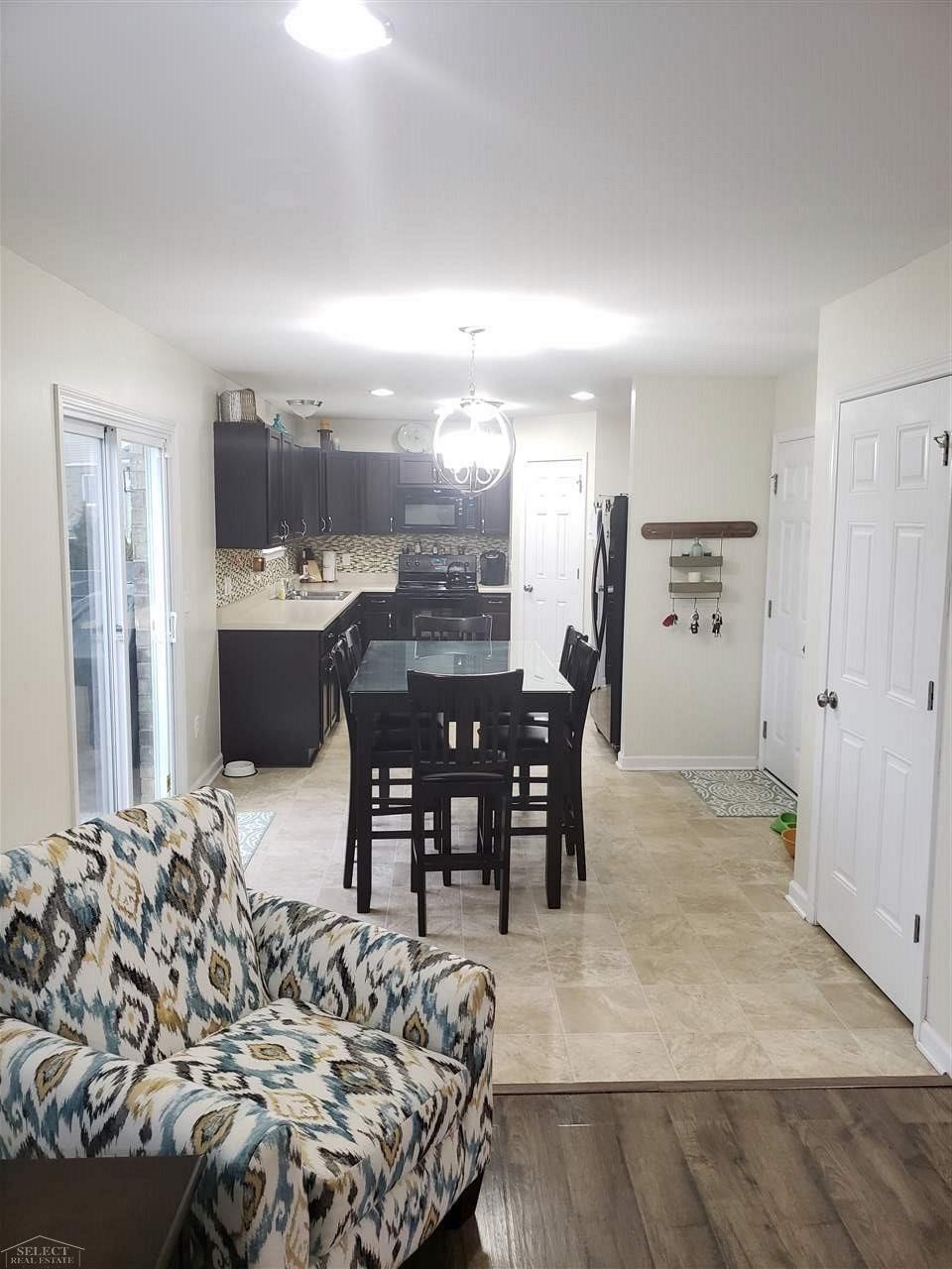41353 Altissimo Drive Clinton Township, MI 48038 - Photo 6 of 24 31368739-5.JPG