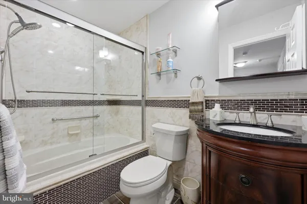 $709,000 | 1 Yardley Court, Mount Laurel, NJ 08054