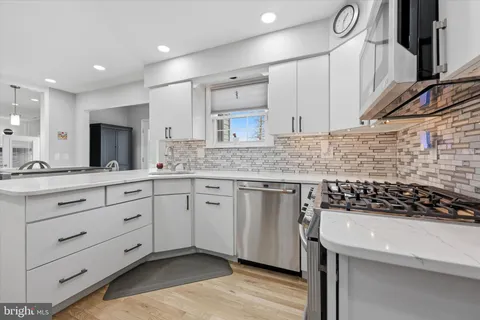 $709,000 | 1 Yardley Court, Mount Laurel, NJ 08054