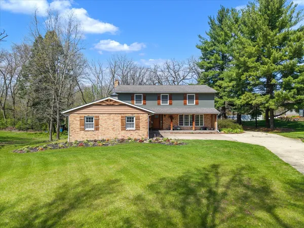 $350,000 | 119 Sherwood Drive, Geneseo, IL 61254
