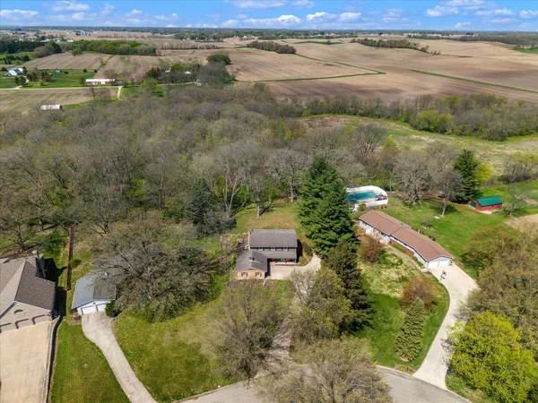 $350,000 | 119 Sherwood Drive, Geneseo, IL 61254