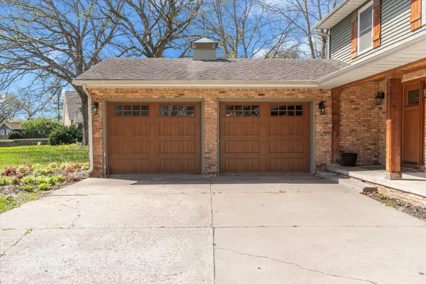 $350,000 | 119 Sherwood Drive, Geneseo, IL 61254