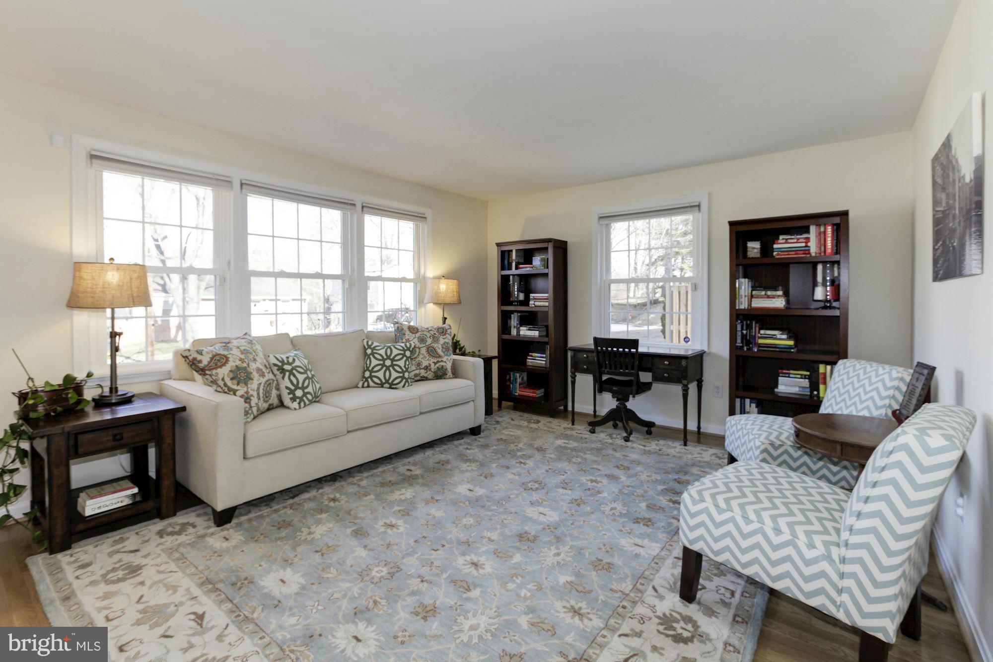 809 Burdette Road Rockville, MD 20851 - Photo 4 of 30 Living Room